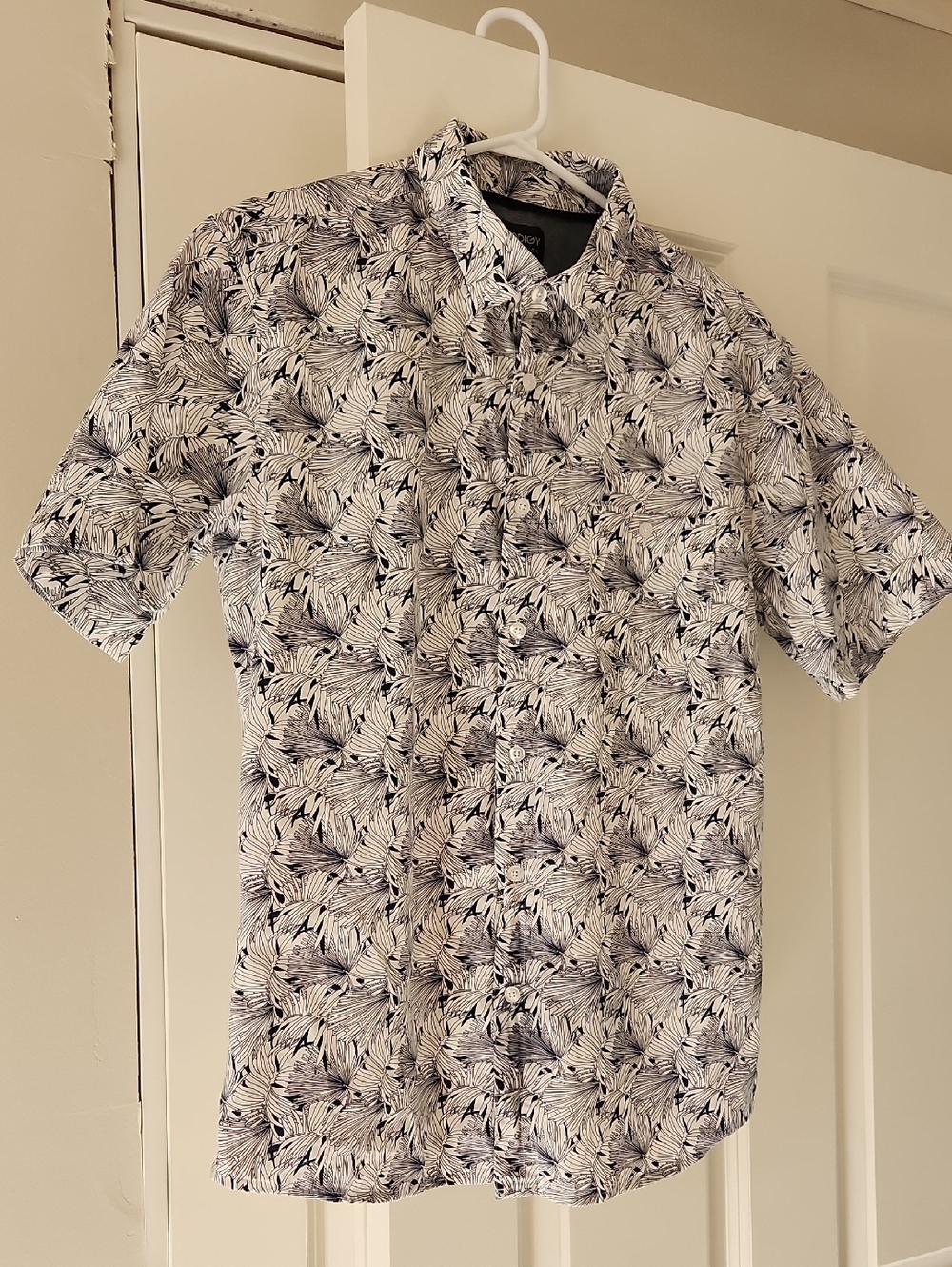 Men's Short-Sleeve Button-Up Shirt in White & Navy Leaf Print